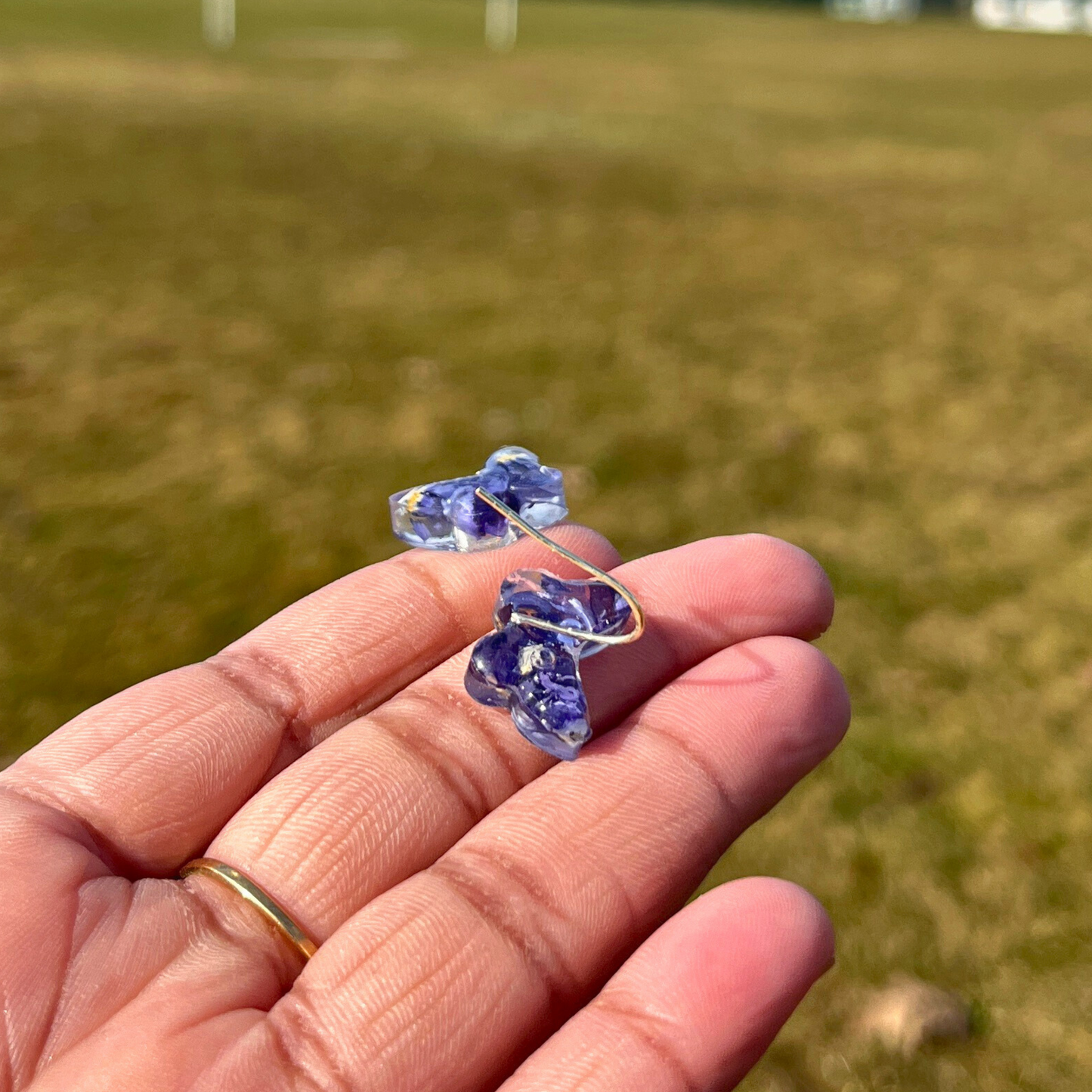 "ELYSE" - Butterfly earrings filled with Pansies