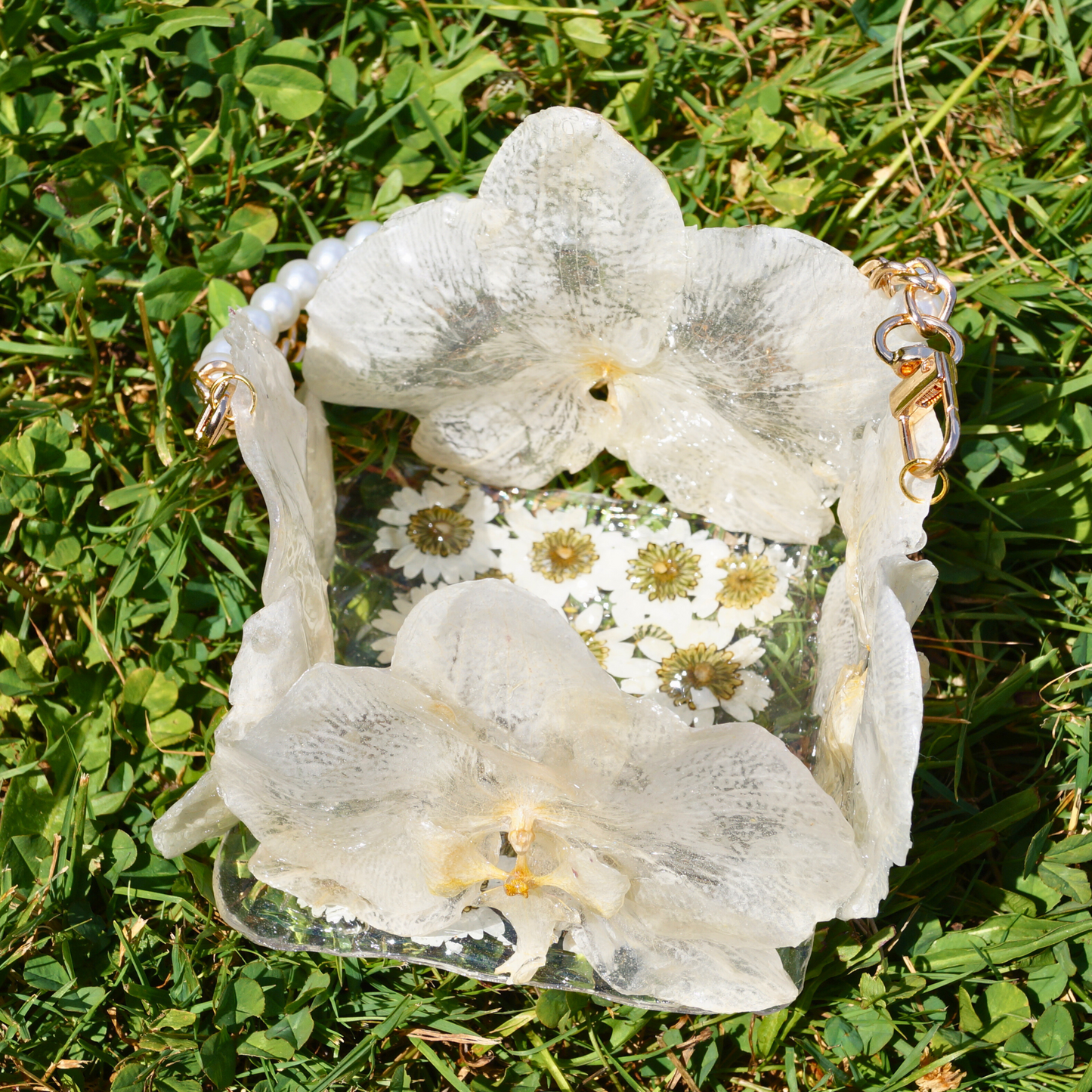 Real White Orchid Purse/Handbag with daisy base