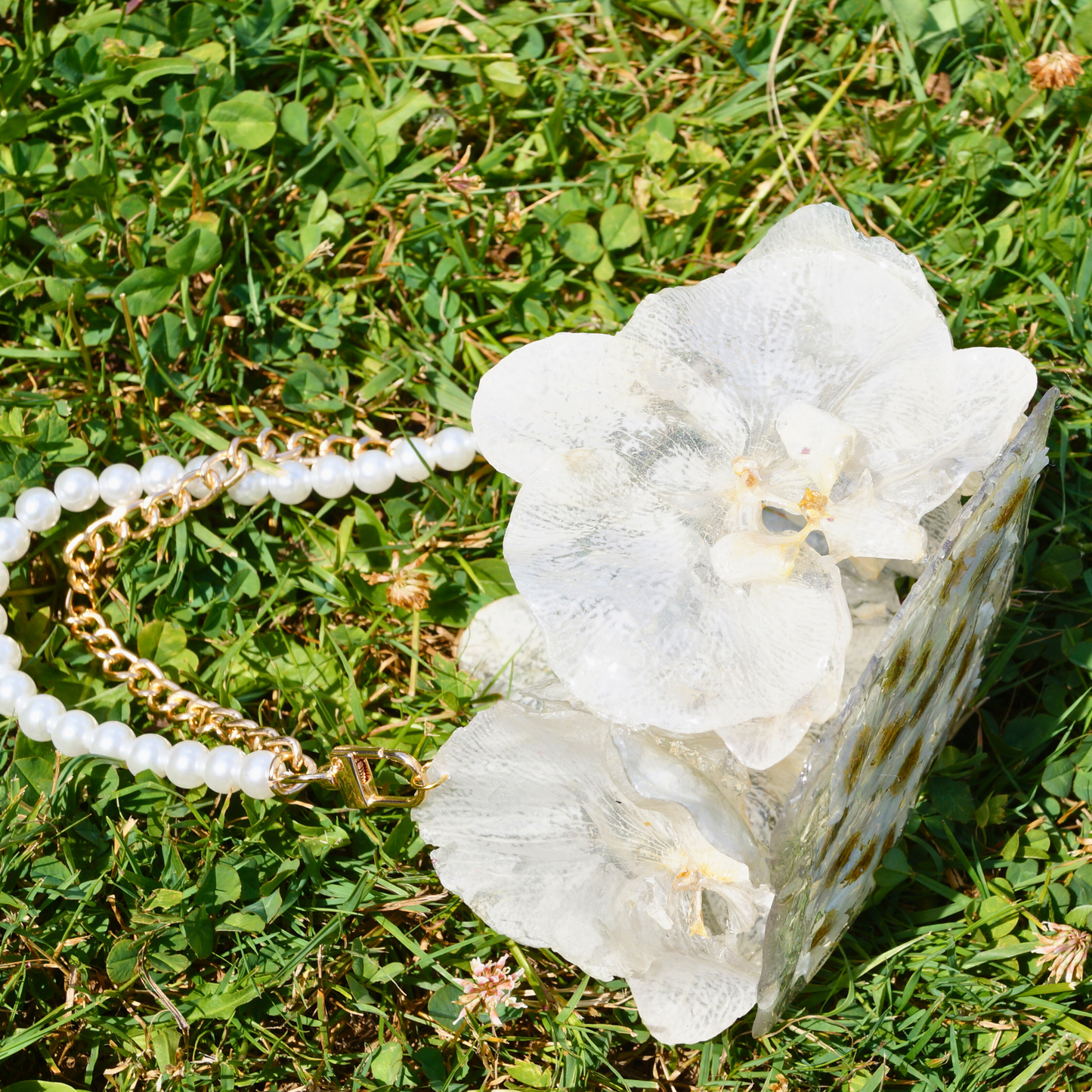 Real White Orchid Purse/Handbag with daisy base