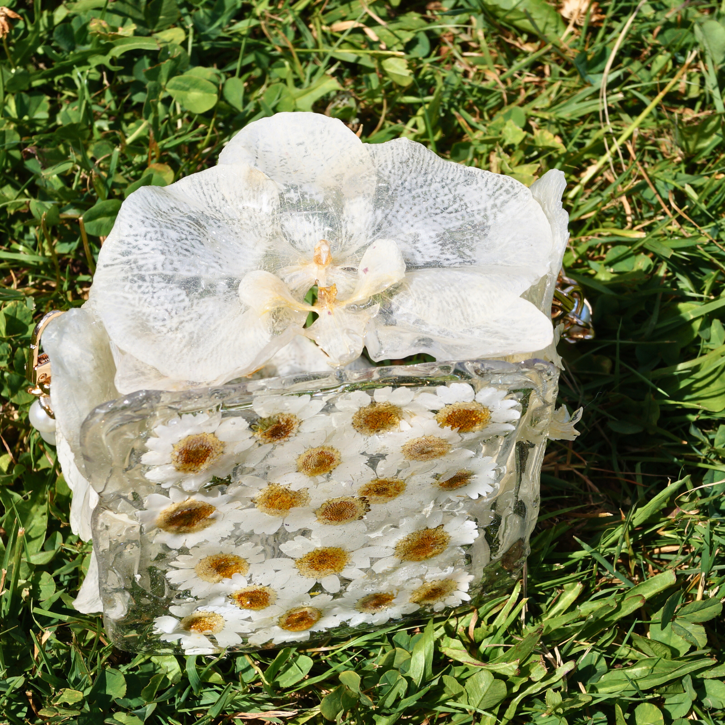 Real White Orchid Purse/Handbag with daisy base