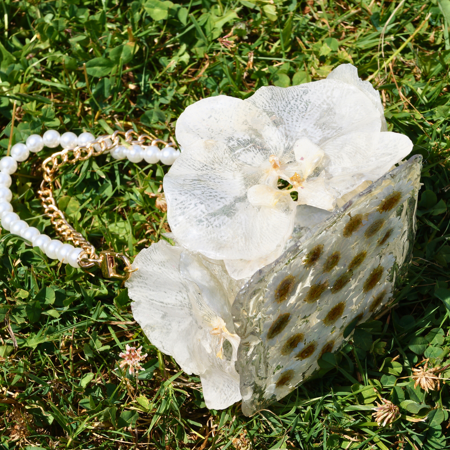 Real White Orchid Purse/Handbag with daisy base